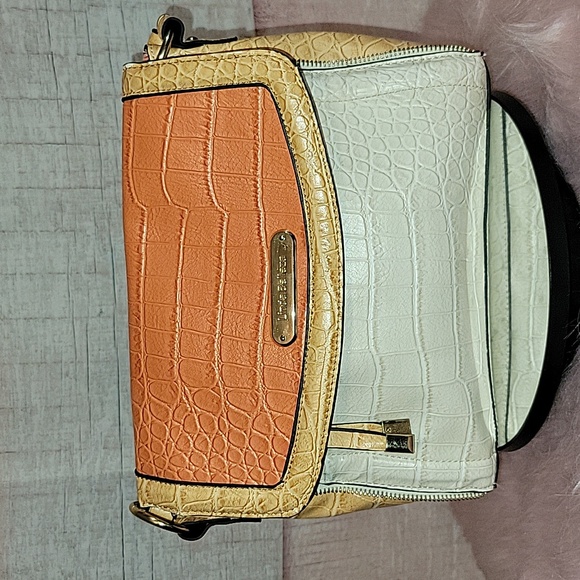 Linda Belleza Reptile Print Handbag - Picture 1 of 17